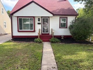 3033 W Eggert PLACE, Milwaukee, WI 53209