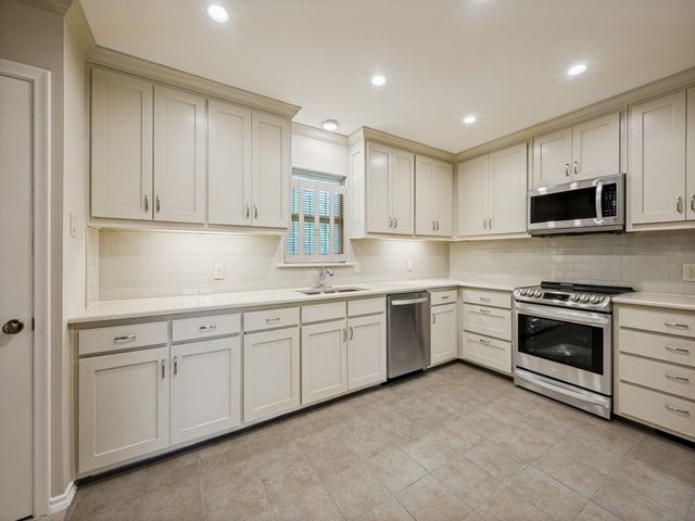 6224 Berryhill Street, Dallas, TX 75231