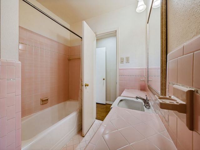 6224 Berryhill Street, Dallas, TX 75231