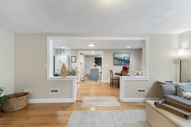 3 Summer St 2, Topsfield, MA 01983