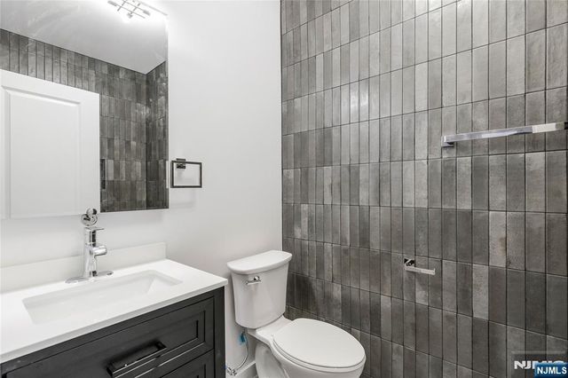 9 Voorhees, Newark, NJ 07103