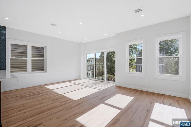 9 Voorhees, Newark, NJ 07103