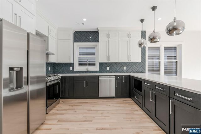 9 Voorhees, Newark, NJ 07103