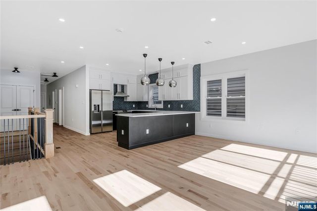 9 Voorhees, Newark, NJ 07103