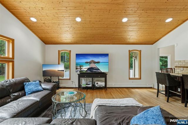 68 Lake Street, Saddle River, NJ 07458