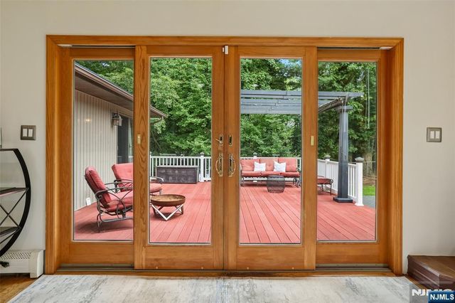 68 Lake Street, Saddle River, NJ 07458
