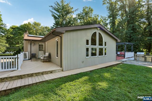 68 Lake Street, Saddle River, NJ 07458