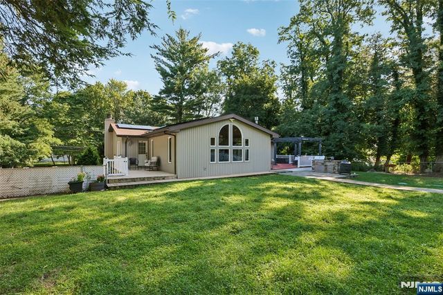 68 Lake Street, Saddle River, NJ 07458