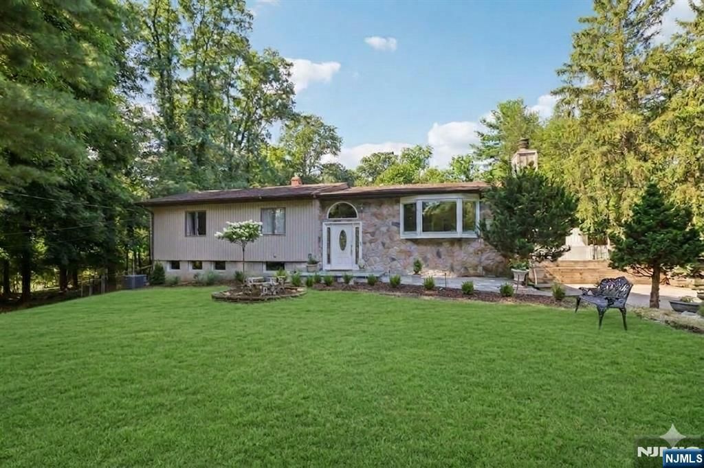 68 Lake Street, Saddle River, NJ 07458