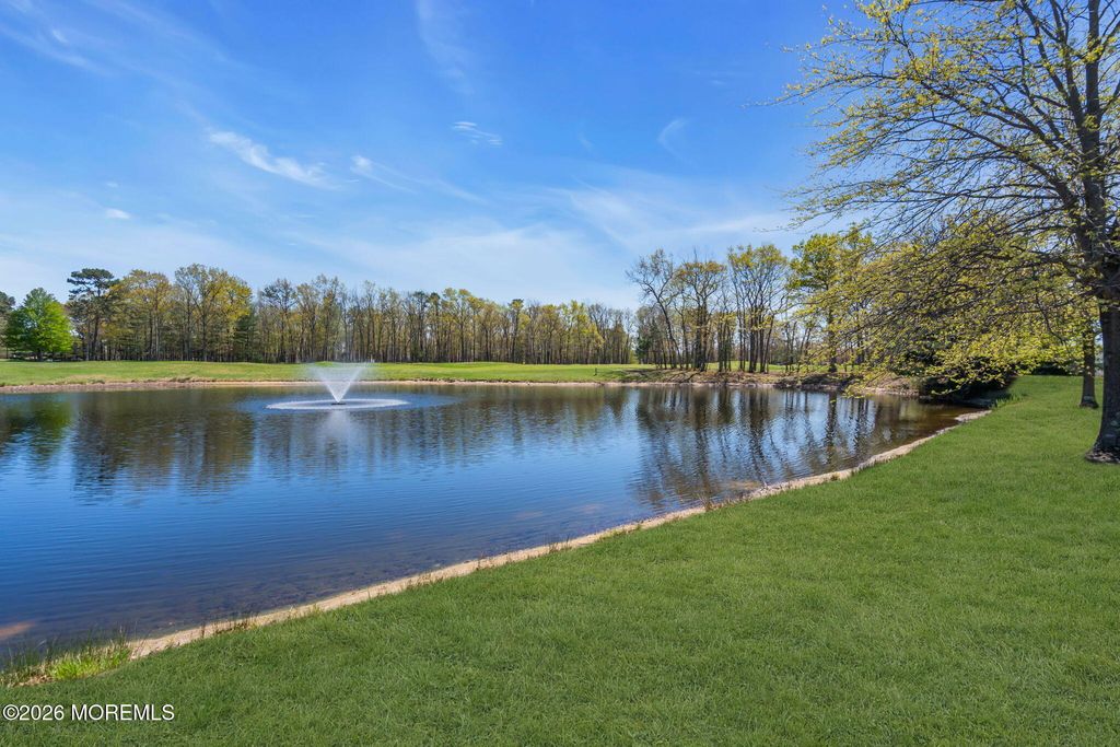 39 Baltusrol Drive, Jackson, NJ 08527