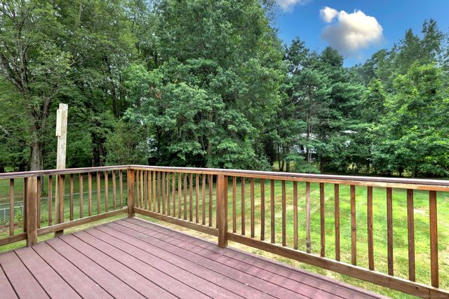 44 Laura Road, Hamden, CT 06514