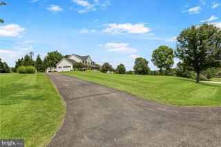 832 EASTLAND DR, Charles Town, WV 25414