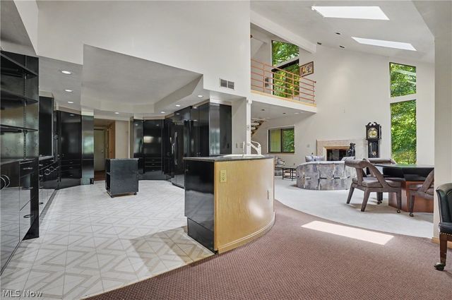 2214 Stone Creek Trail, Cuyahoga Falls, OH 44223