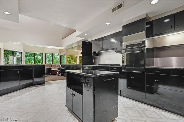 2214 Stone Creek Trail, Cuyahoga Falls, OH 44223