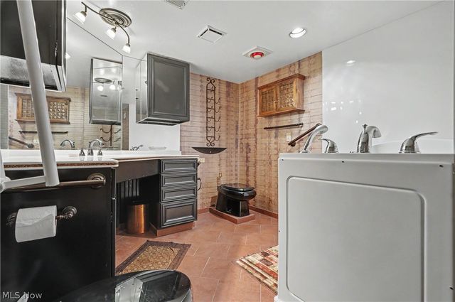 2214 Stone Creek Trail, Cuyahoga Falls, OH 44223