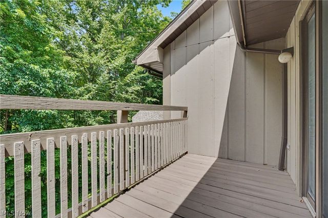 2214 Stone Creek Trail, Cuyahoga Falls, OH 44223