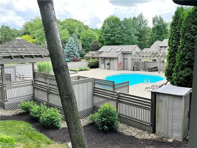 2214 Stone Creek Trail, Cuyahoga Falls, OH 44223