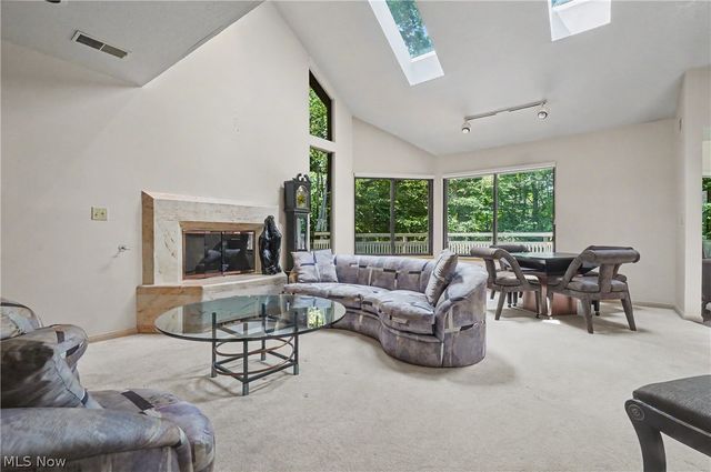 2214 Stone Creek Trail, Cuyahoga Falls, OH 44223