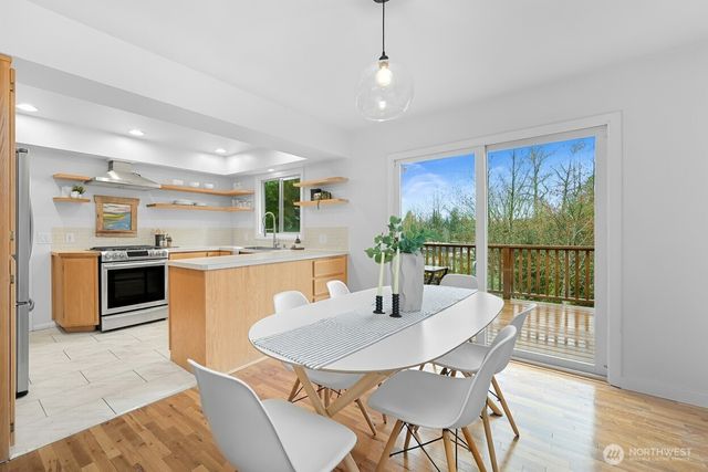 2219 Old Lakeway Drive, Bellingham, WA 98229