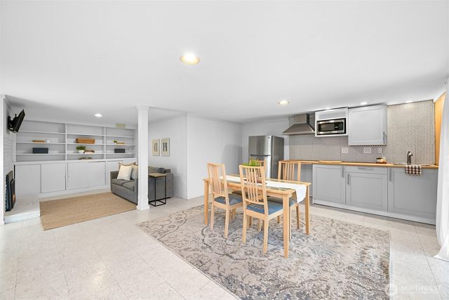 2219 Old Lakeway Drive, Bellingham, WA 98229