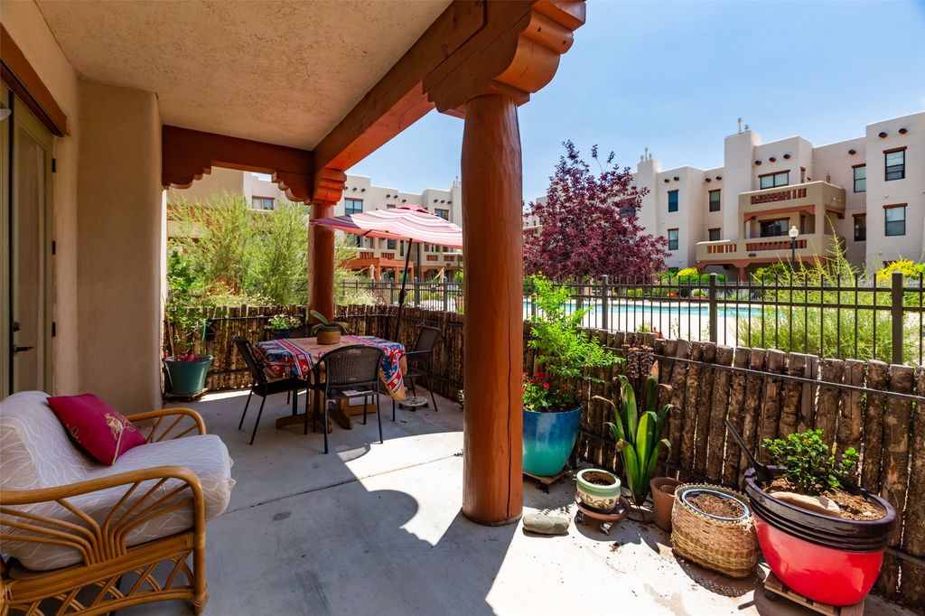 1405 Vegas Verdes 127, Santa Fe, NM 87507