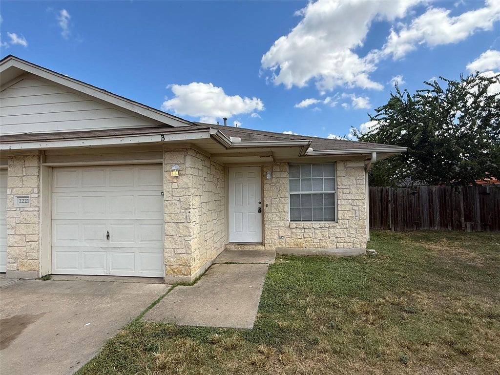 2221 Creekside LN B, Georgetown, TX 78626