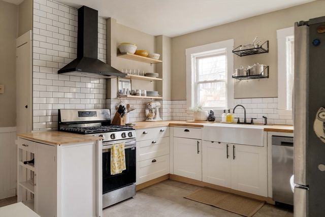 83 Aldrich St 1, Boston, MA 02131