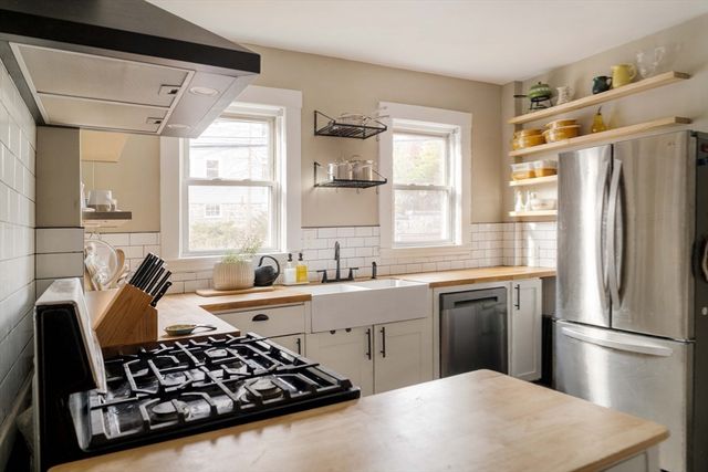 83 Aldrich St 1, Boston, MA 02131