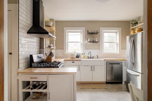 83 Aldrich St 1, Boston, MA 02131