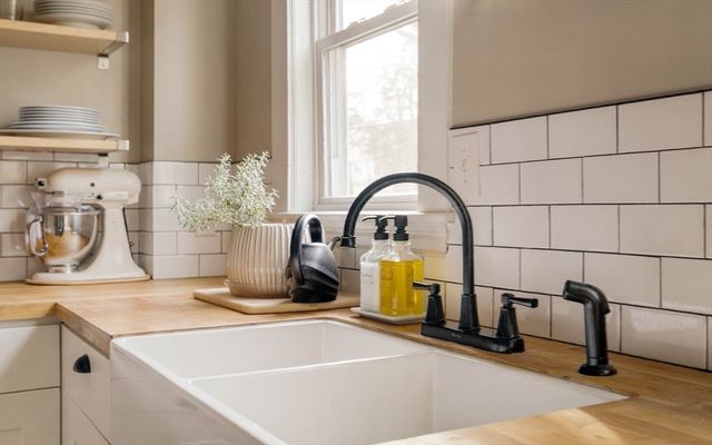 83 Aldrich St 1, Boston, MA 02131