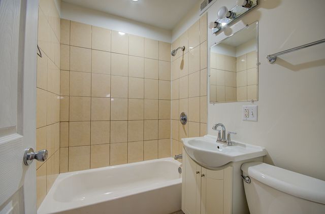 1815 Wilcox Street, Crest Hill, IL 60403