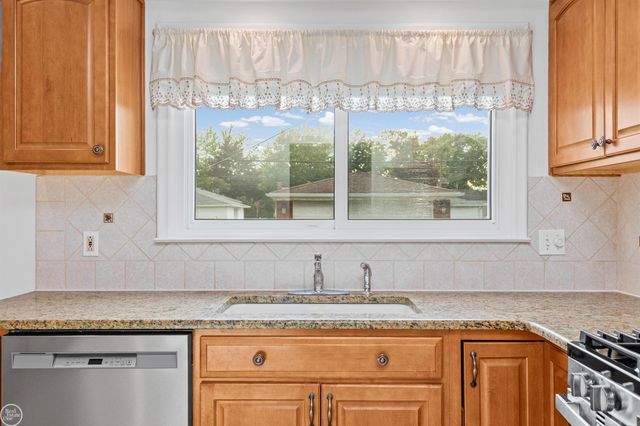 22603 Hill Street, Warren, MI 48091