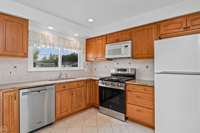 22603 Hill Street, Warren, MI 48091