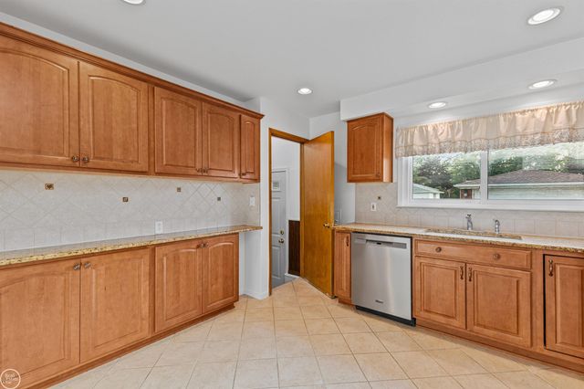 22603 Hill Street, Warren, MI 48091