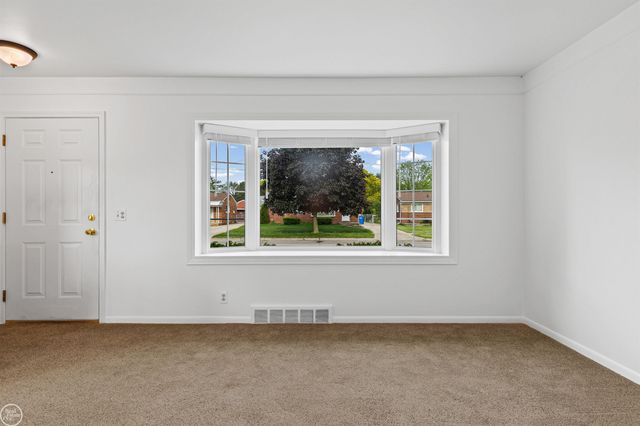 22603 Hill Street, Warren, MI 48091