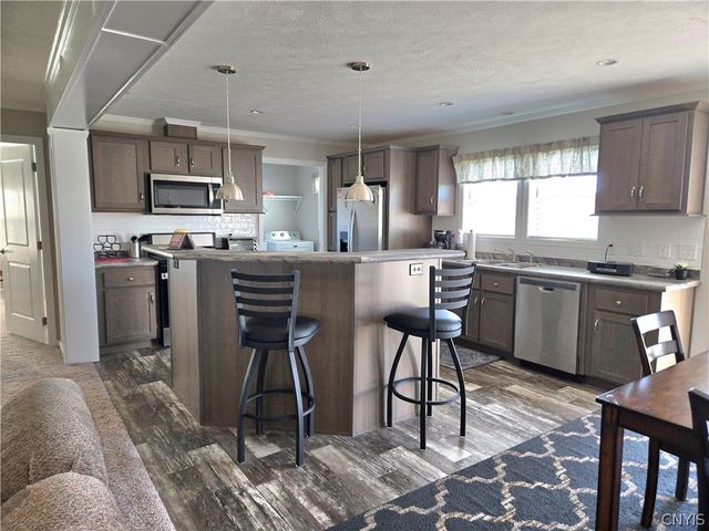 101 Woods Edge Drive, New Hartford, NY 13323