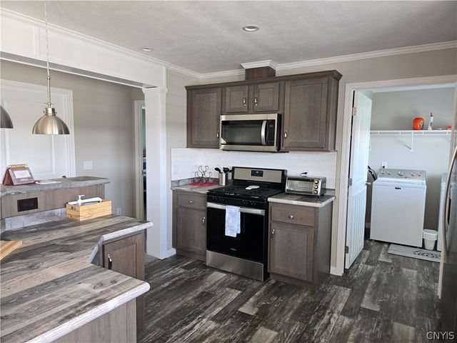 101 Woods Edge Drive, New Hartford, NY 13323
