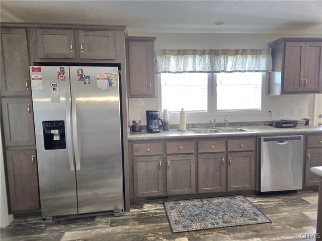 101 Woods Edge Drive, New Hartford, NY 13323