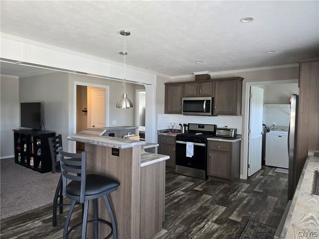 101 Woods Edge Drive, New Hartford, NY 13323