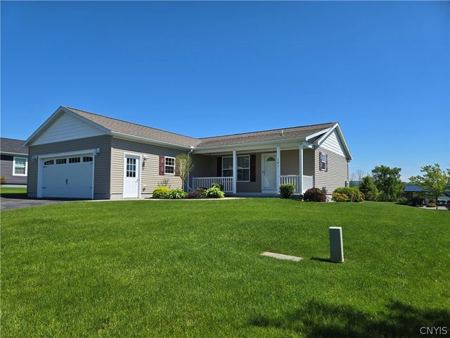 101 Woods Edge Drive, New Hartford, NY 13323
