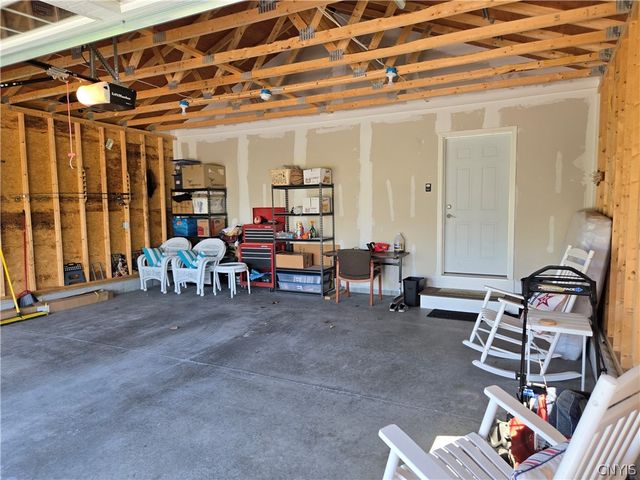 101 Woods Edge Drive, New Hartford, NY 13323