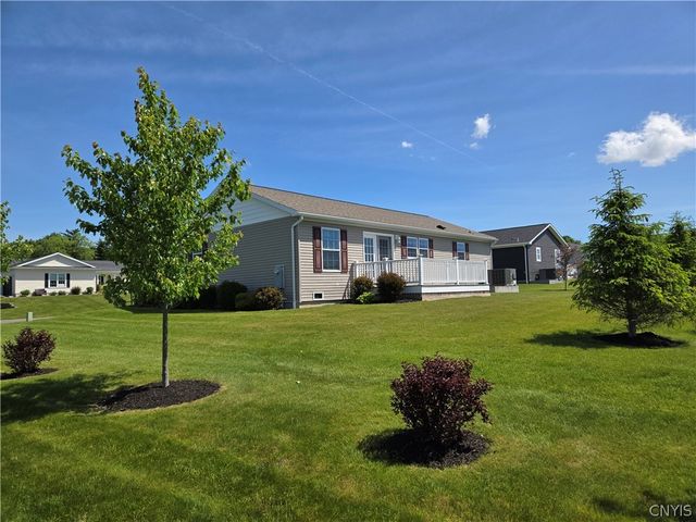 101 Woods Edge Drive, New Hartford, NY 13323