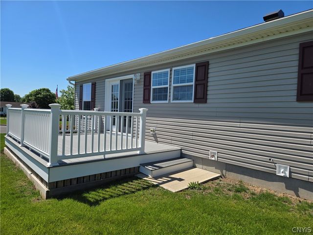101 Woods Edge Drive, New Hartford, NY 13323