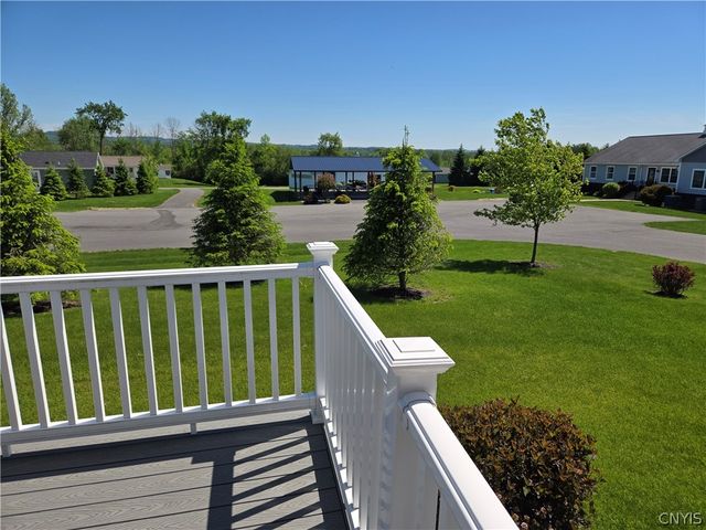101 Woods Edge Drive, New Hartford, NY 13323