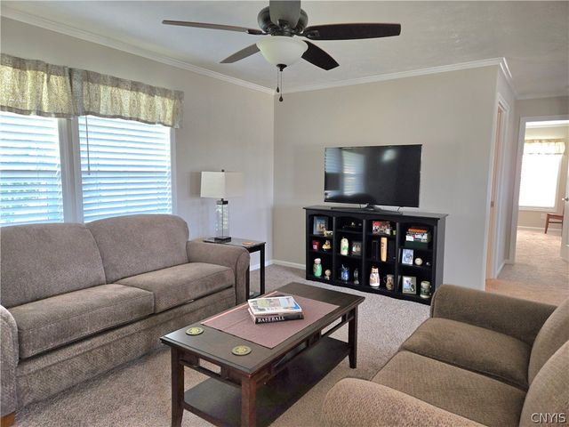 101 Woods Edge Drive, New Hartford, NY 13323