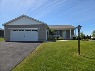 101 Woods Edge Drive, New Hartford, NY 13323