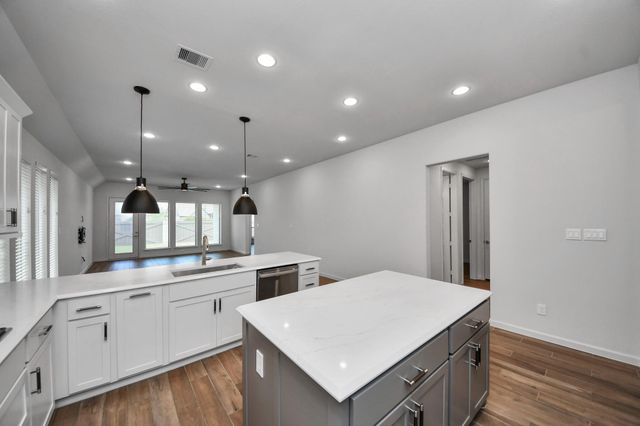 206 Ginger Street, Richmond, TX 77406