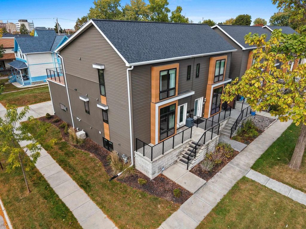 201 N VAN BUREN STREET, Green Bay, WI 54301