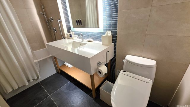 1390 Kapiolani Boulevard 3704, Honolulu, HI 96814