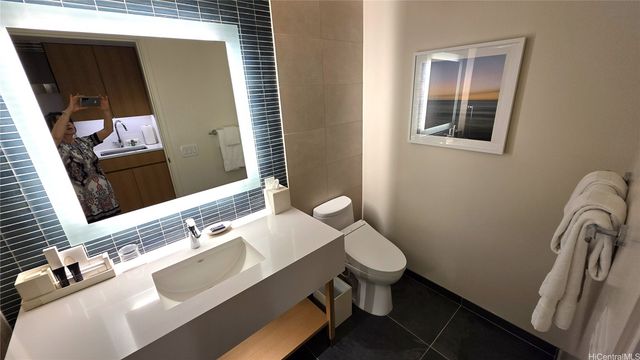 1390 Kapiolani Boulevard 3704, Honolulu, HI 96814